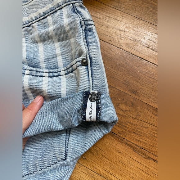 One X OneTeaspoon Rocky Stripe Bandits Shorts - Picture 7 of 9